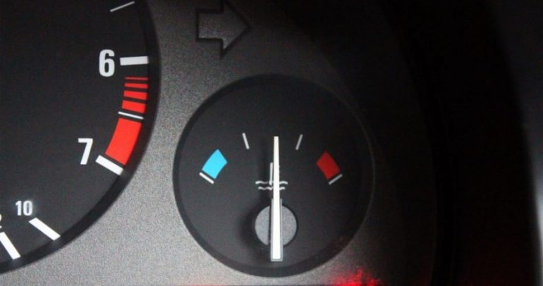 هل يجب تغيير ناظم الحرارة في سيارتك؟